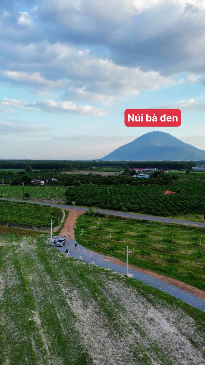 Đất nền Tân Châu 200m² view Núi Bà Đen - Sổ đỏ chính chủ