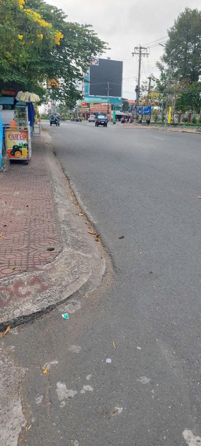 Nhà Hẻm Ô Tô Gần Công Viên Bác Hồ (140m²) - Sổ Hồng Rõ Ràng, Giá Tốt