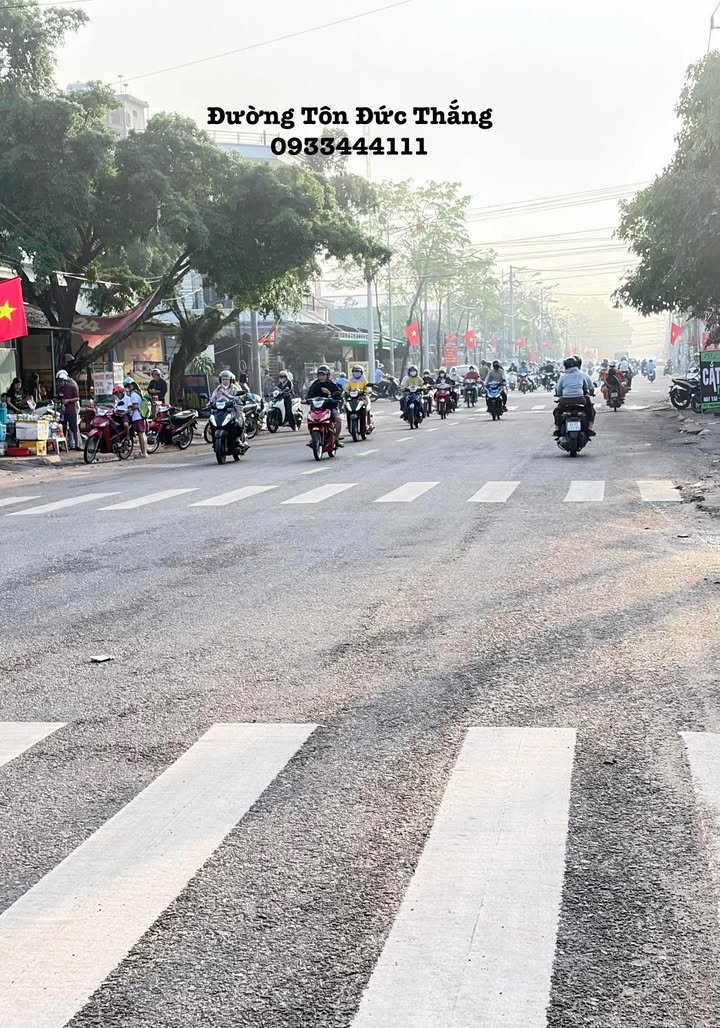 Nhà phố mặt tiền Tôn Đức Thắng Đồng Xoài 290m² - Kinh doanh đắc địa!