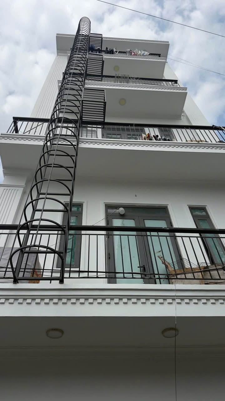 Tòa nhà CHDV 22 phòng, 120m² Quận Tân Phú - Dòng tiền 76.3 triệu/tháng