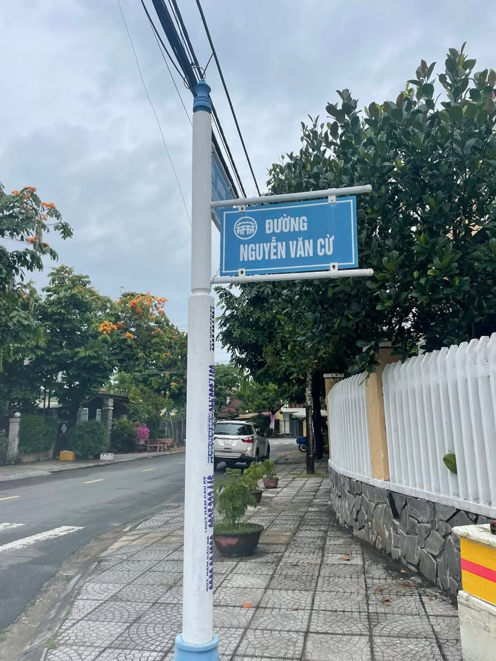 Cho thuê nhà 3 tầng mặt tiền Nguyễn Văn Cừ, Tân An, Hội An - 200m² - Dòng tiền 12tr/tháng