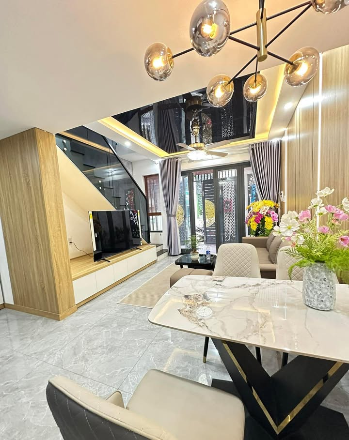 Nhà Riêng Hoàng Diệu 60m² - Full Nội Thất, Sẵn Sàng Ở Ngay!