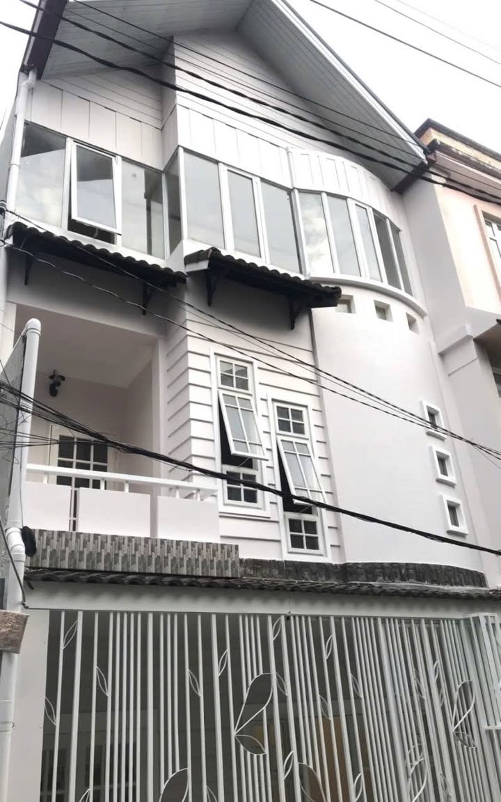 Nhà Nguyên Căn 3 Tầng Phường 6 Đà Lạt, 180m² - Sẵn Sàng Kinh Doanh/Ở Ngay