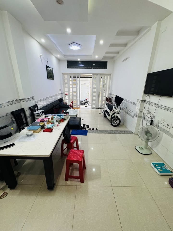 Nhà riêng Quận Tân Phú 56m² - Giá tốt hiếm có, Sẵn sàng ở ngay!