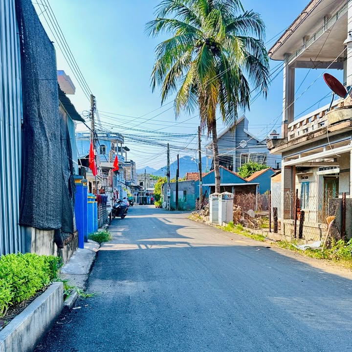 Đất Nền Vân Phong 138m² - Sổ Hồng Sẵn, Cách Biển 130m - Giá 2.6 Tỷ