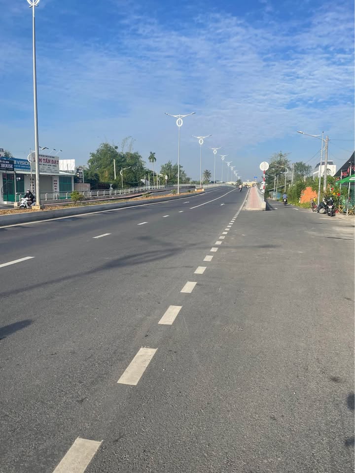 Bán Nền Biệt Thự 200m² Vĩnh Long - Sẵn Nhà Cấp 4 Mới