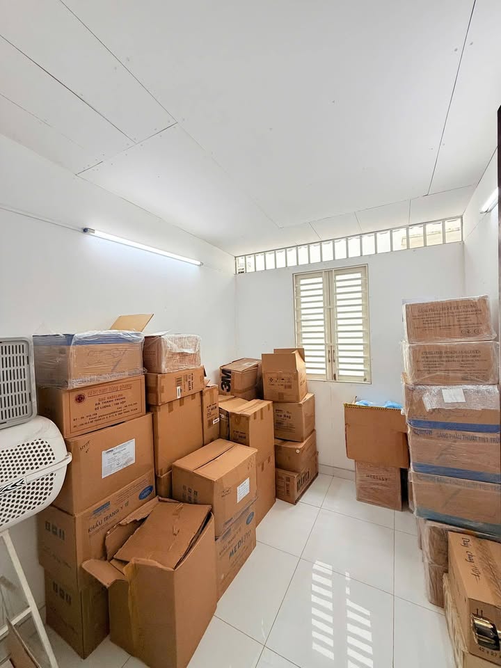 Nhà Quận 10 27m² 3 tầng - Giá 5.5 tỷ, hẻm thông ô tô đậu gần