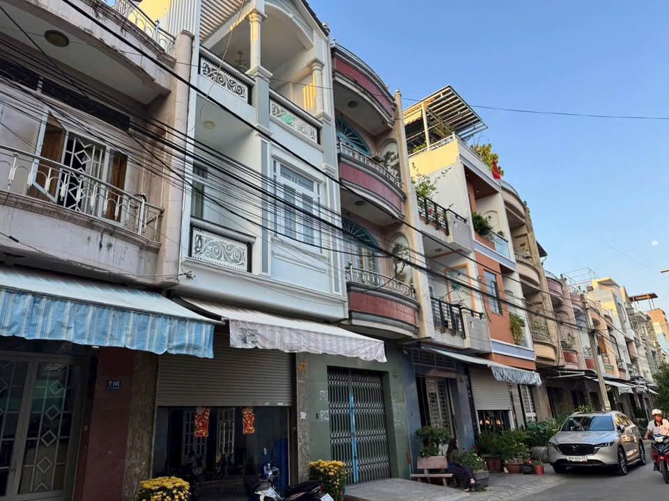 Nhà 3 tầng KDC D2D Biên Hòa - 5PN, Sổ riêng, Giá 6.5 tỷ