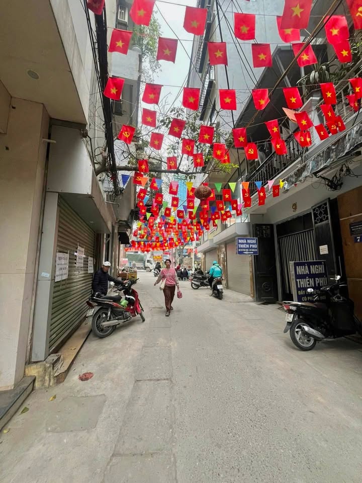 Đất Vàng Kim Mã 30m² - Sổ Đỏ Chính Chủ - Giá 8.3 Tỷ