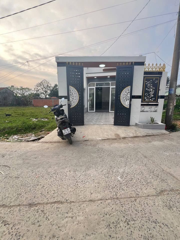 Nhà Đẹp 105m² Sổ Hồng Riêng, Giá 1.95 Tỷ Sau Bưu Điện Mỹ Hạnh