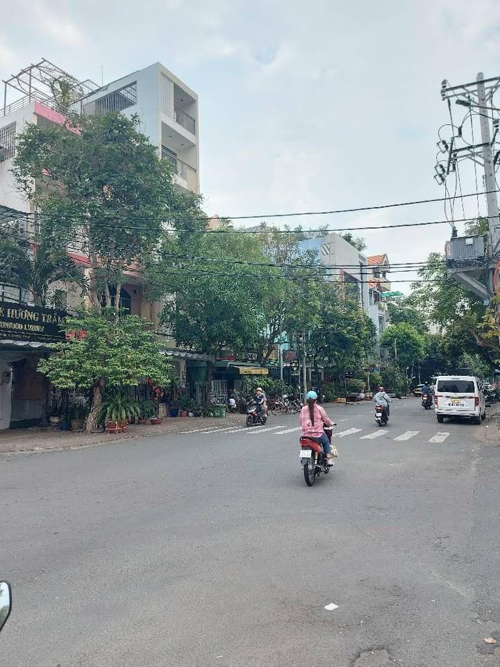 Nhà Mặt Tiền Tân Sơn Nhì, 96m², 13 Tỷ - Kinh Doanh Đắc Lợi