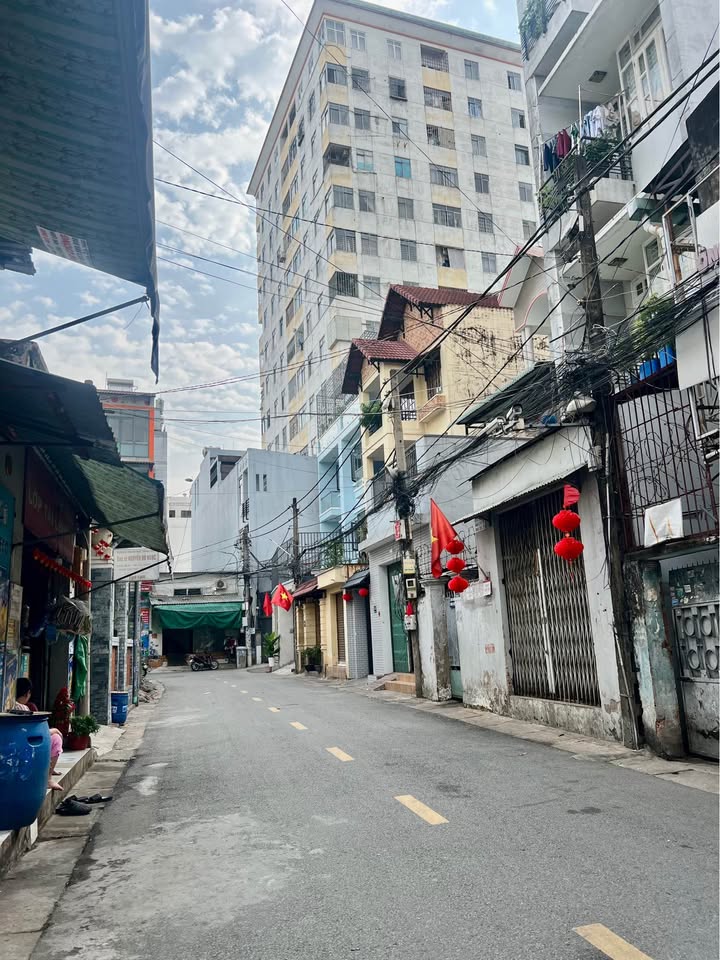 Nhà mặt tiền Thủ Đức 189m² 9.98 tỷ - Ô tô vào nhà