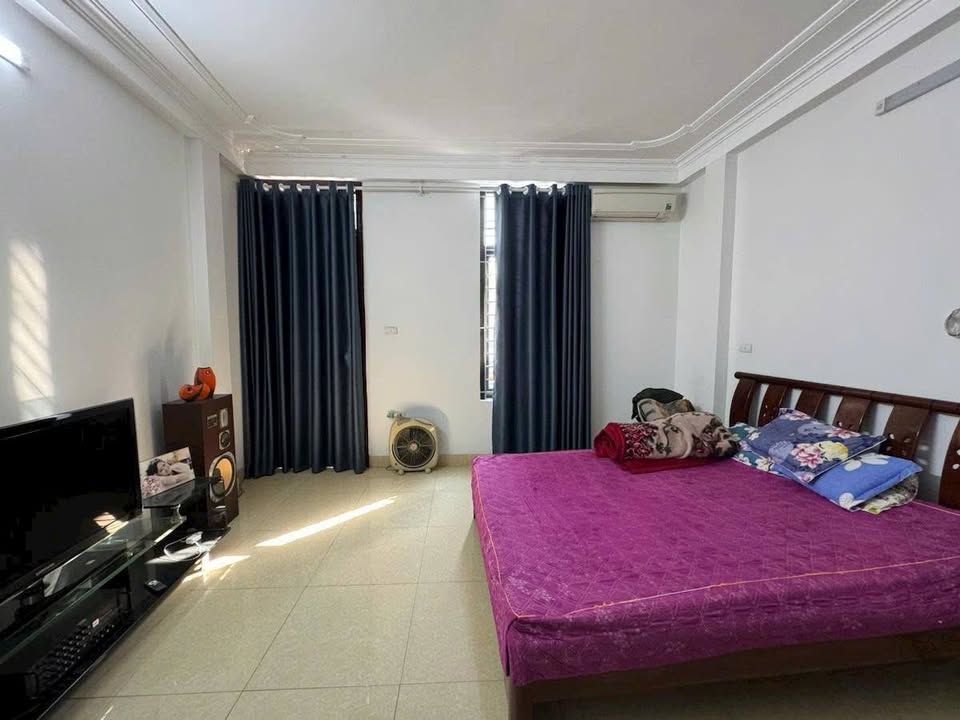 Nhà Phố Hào Nam Đống Đa 14.3 tỷ - Mặt tiền kinh doanh, sinh lời ngay!