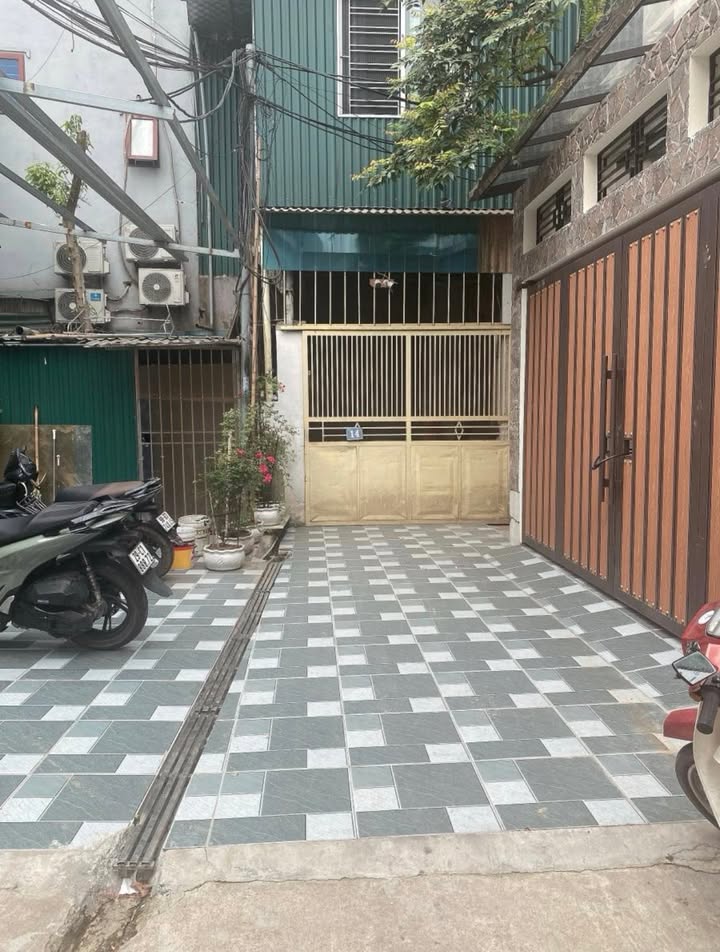 Nhà 65m² 4 Tầng Gần Vinhomes Riverside, Long Biên - Sổ Đỏ Sẵn Sàng Giao Dịch