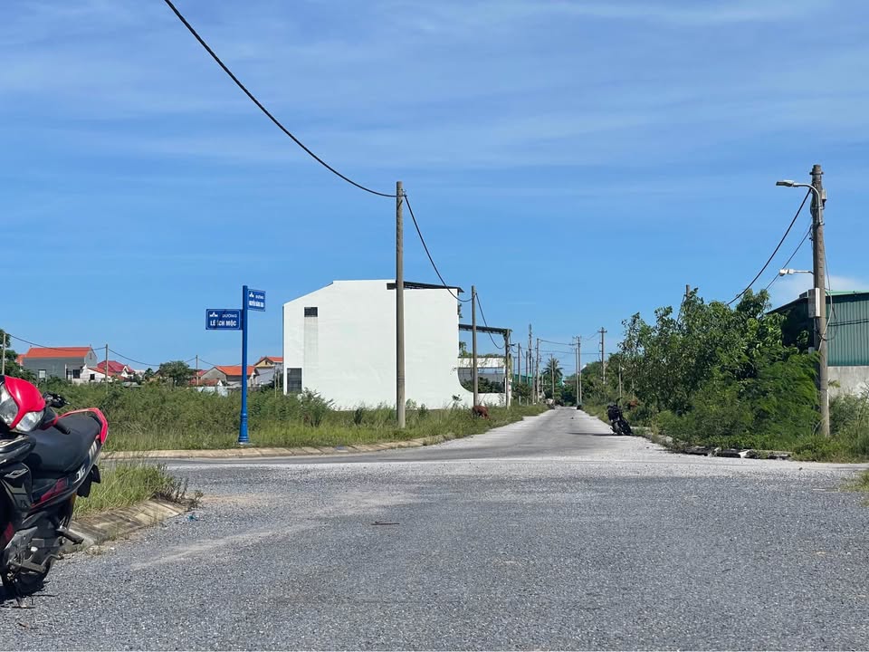 Bán Đất 2 Mặt Tiền Nguyễn Đăng Giai, Đồng Hới 235m² - Giá 2 Tỷ