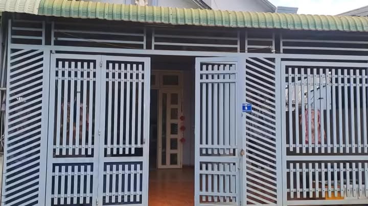 Nhà Phố Mặt Tiền Quảng Tiến, Trảng Bom 2.7 Tỷ - Kinh Doanh Ngay!