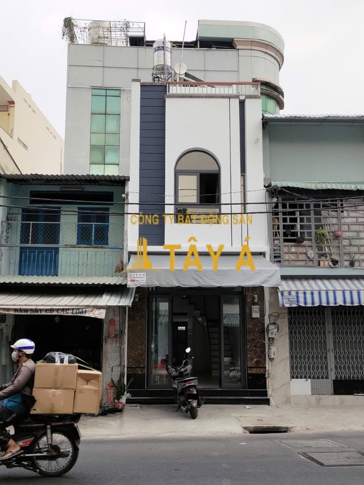 Nhà Mặt Tiền Lạc Long Quân, Tân Bình - 27.54m² - 5.85 Tỷ