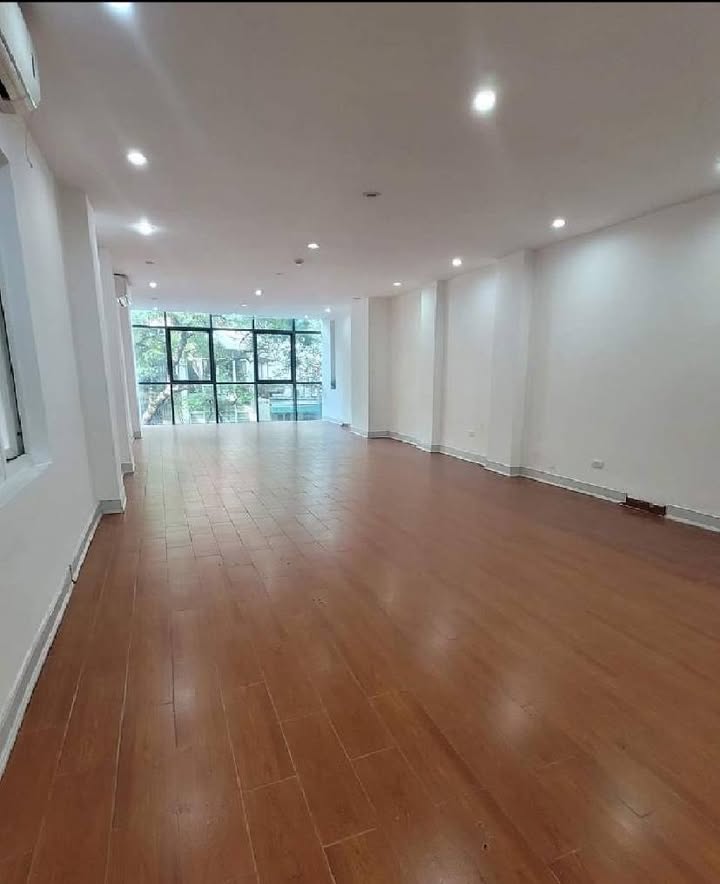 Tòa nhà văn phòng Hoàn Kiếm 1200m² - Đầu tư sinh lời 160 tỷ!