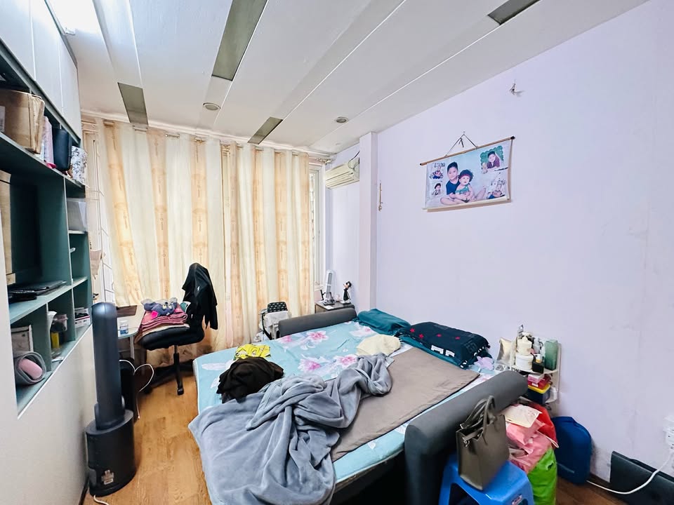 Nhà Phố Hào Nam 40m² 5 Tầng - Ô tô đỗ cửa, Sổ đỏ vuông vắn