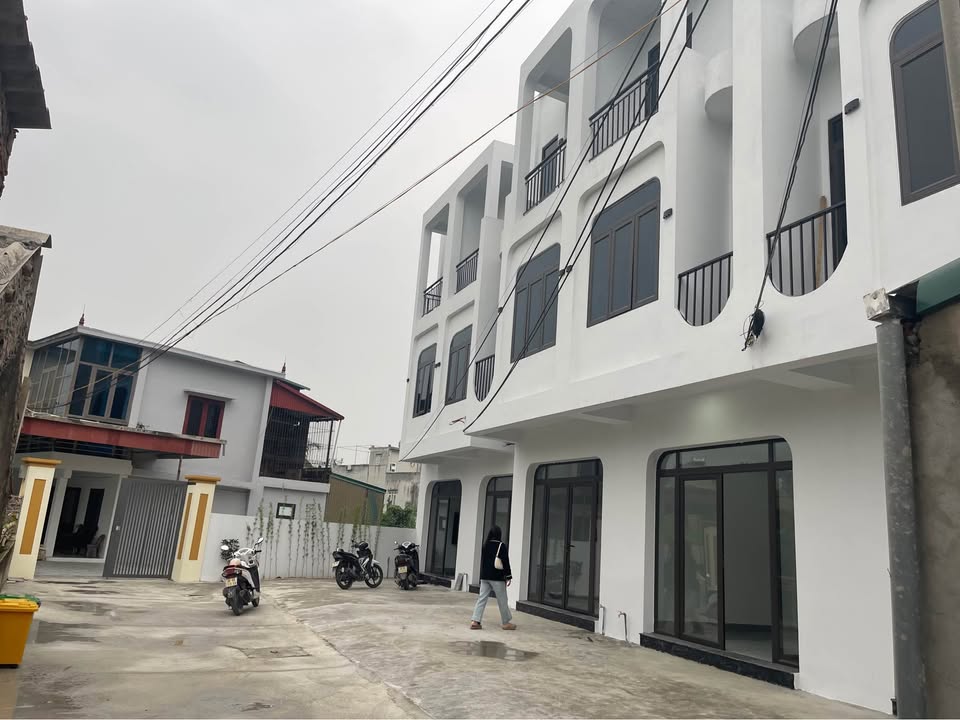 Nhà 3 Tầng MB Hồ Sen, 60m² - Ô tô Đỗ Cửa, Giá 2 Tỷ