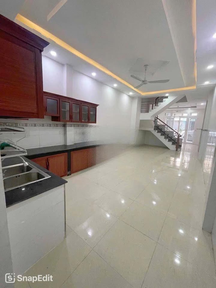 Kho 225m² Đường Hùng Cường, Bình Chánh - Container Thoải Mái!