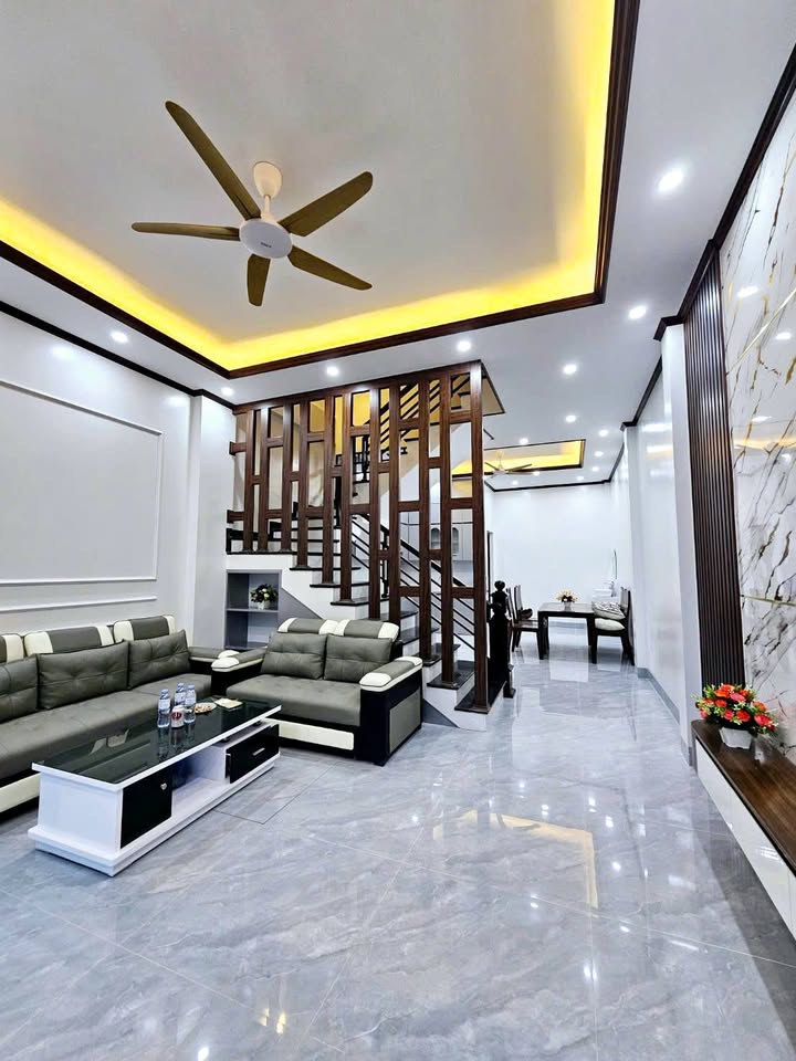 Nhà 3 Tầng Đường Văn Vỉ, Lạng Sơn 63m² giá 2 tỷ - Giá tốt hiếm có!