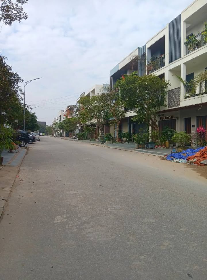 Nhà 3 Tầng Mặt Tiền 18m Khu Đô Thị Nam Lê Lợi, Vinh - 110m²