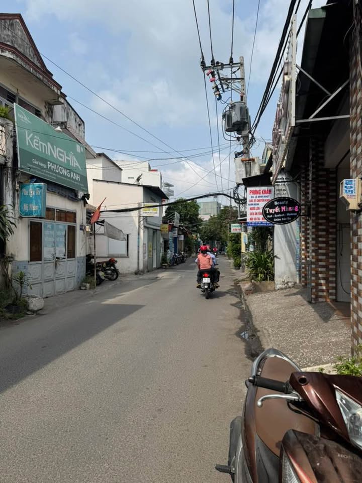 Nhà Mặt Tiền Kinh Doanh 200m² - Lê Văn Việt, Thủ Đức - Giá Giảm Sốc 13 Tỷ