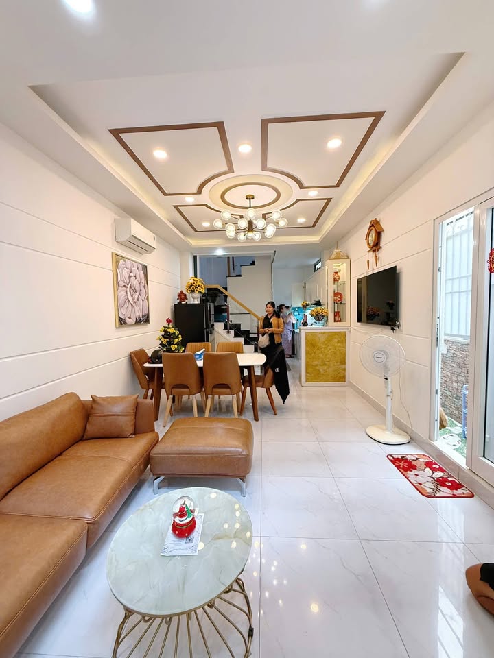 Nhà Riêng Phan Đăng Lưu, Phú Nhuận 30 triệu/tháng - Full nội thất!