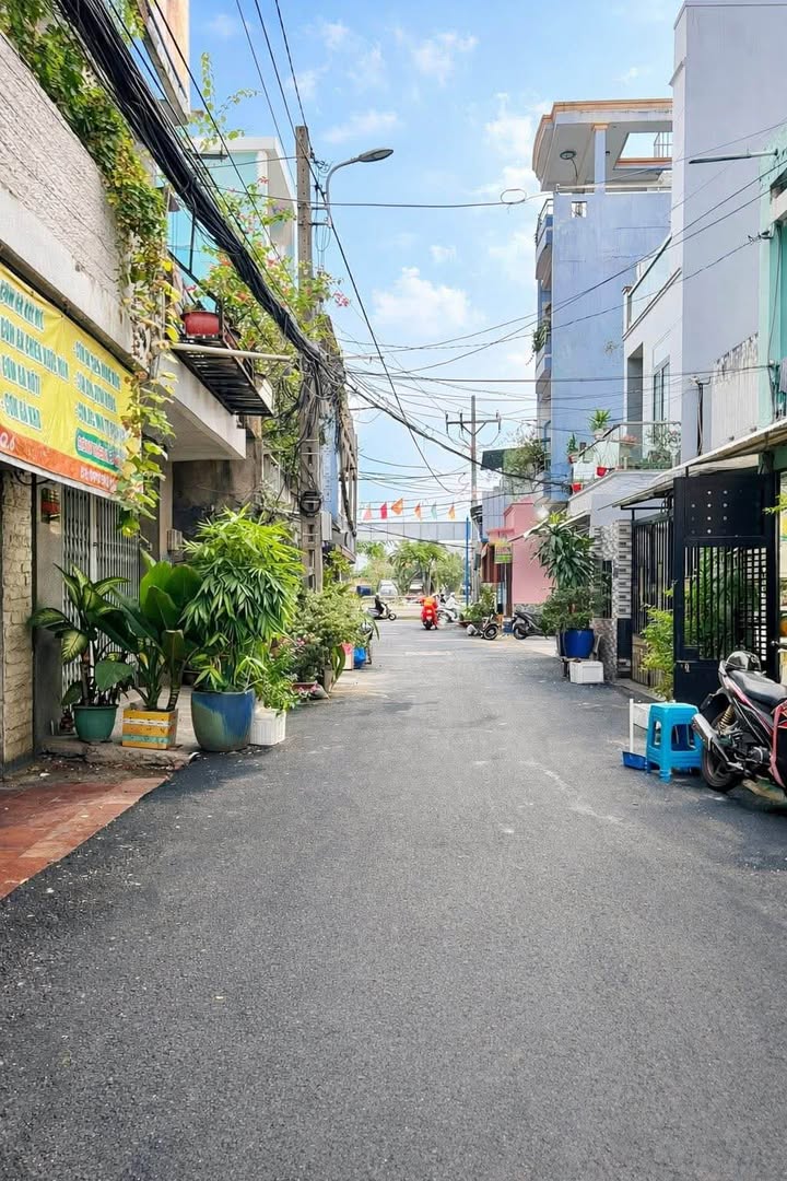 Nhà Riêng Võ Văn Kiệt, Quận 6 53m² - Ô tô vào tận nhà!