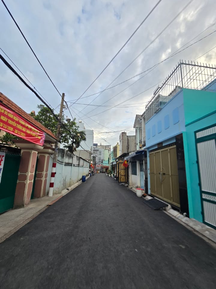 Nhà 40m² 3 tầng Hẻm Xe Tải Phạm Văn Hai - 5 Tỷ TL