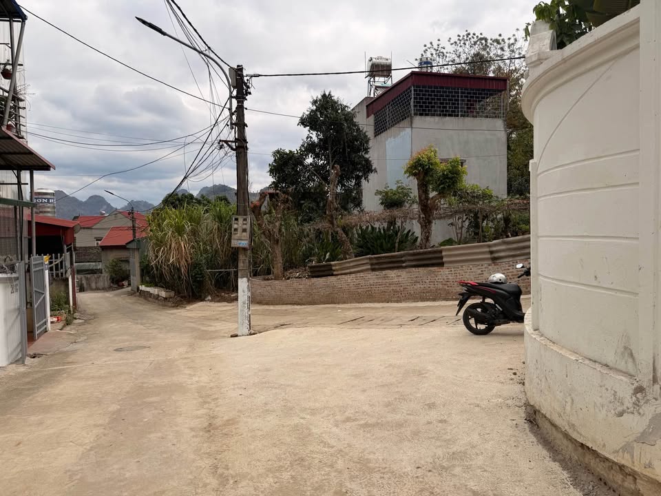 Đất Lô Góc 2 Mặt Tiền Đường Rộng - Sơn La - 133m² - Sẵn Sổ Hồng