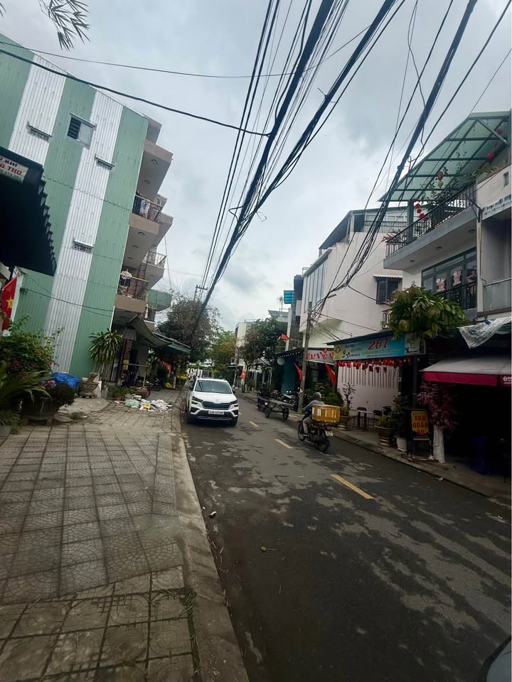 Cho thuê nhà mặt tiền Nguyễn Công Hoan, Hội An - 100m², kinh doanh tốt