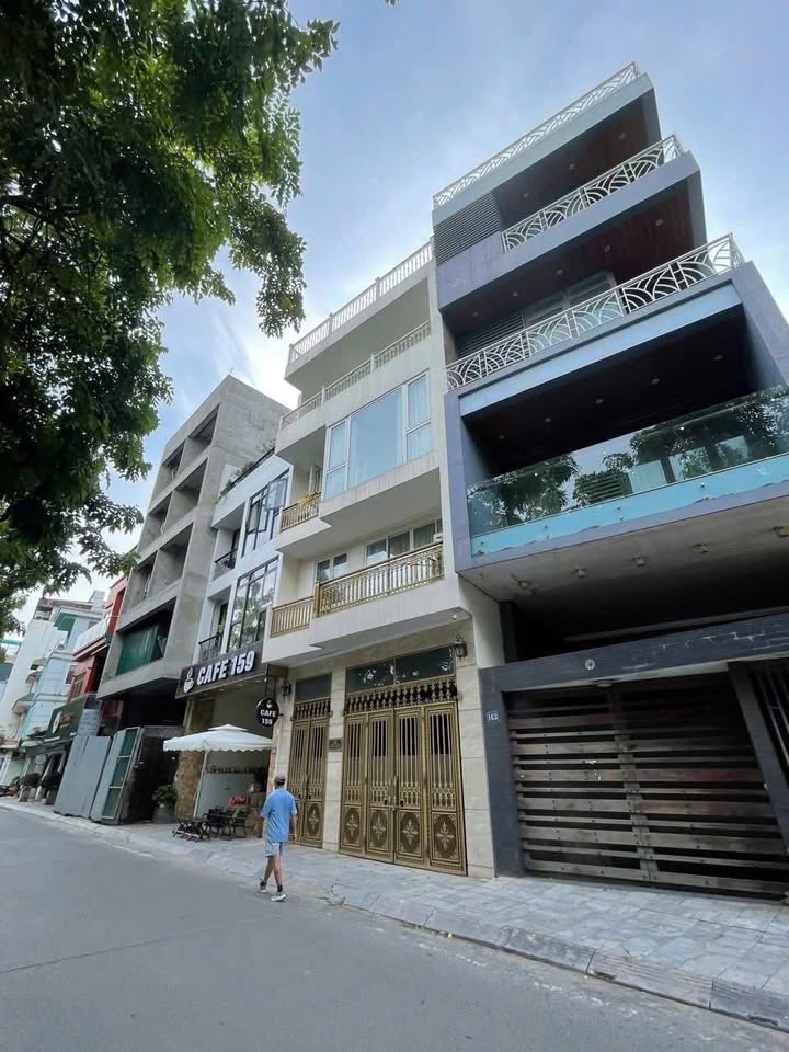 Nhà Phố Tây Hồ 220m² View Hồ - Vị Trí Đắc Địa