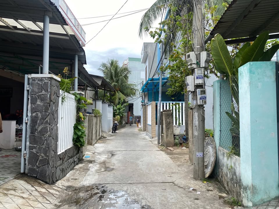 Nhà Cấp 4 85m² Nguyễn Tất Thành, Tuy Hoà - Hẻm Ô Tô, Giá 1.75 Tỷ