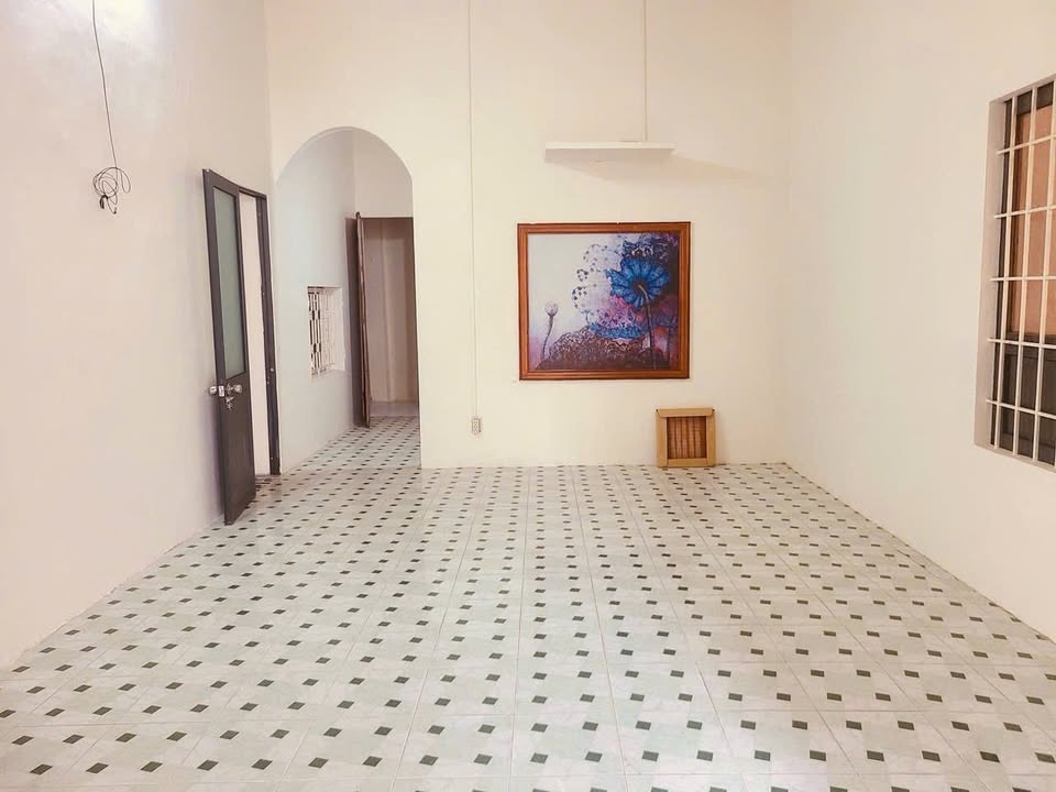 Nhà hẻm Trần Quý Cáp Tuy Hòa giá 3.5 triệu - Sẵn sàng ở ngay!