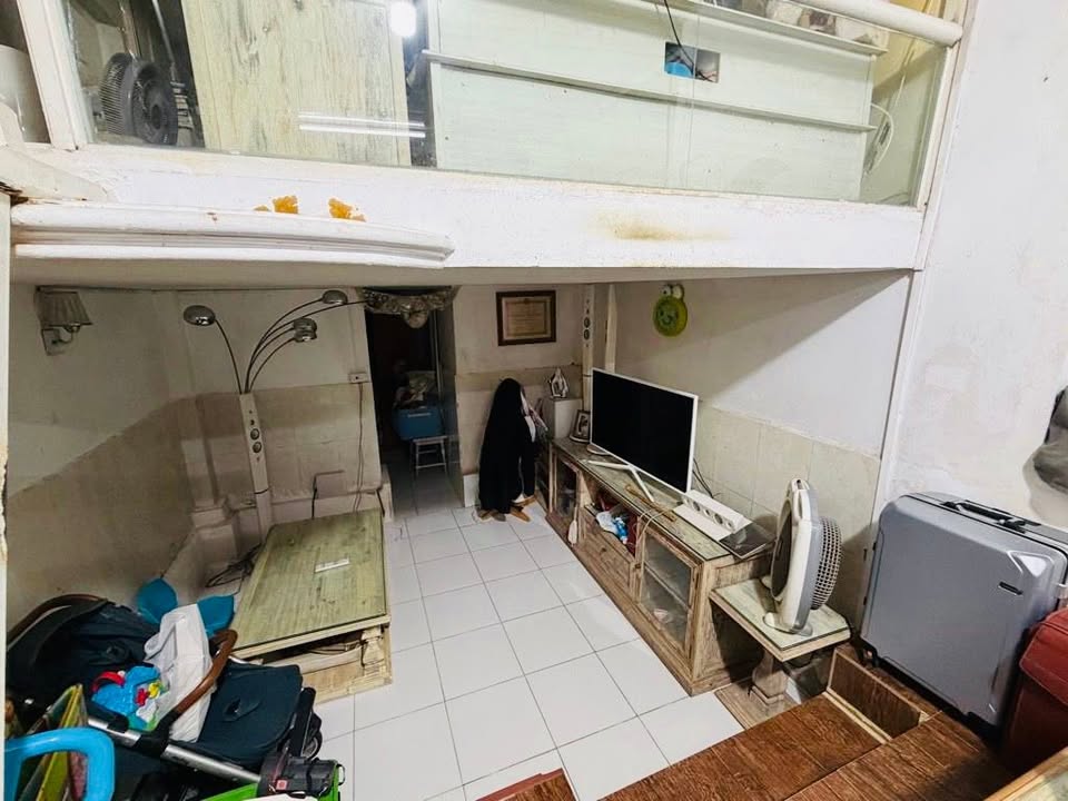 Chung cư cũ Nguyễn Chí Thanh 65m² - 4.8 tỷ, ô tô đỗ cửa, sổ đỏ sẵn sàng