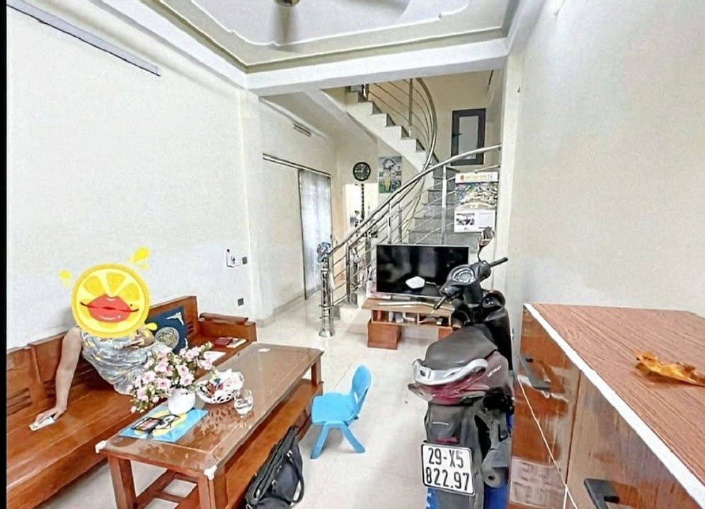 Nhà Lô Góc Lai Xá - Kinh Doanh Đắc Lợi, Sổ Đỏ Vuông Vắn - 35m²