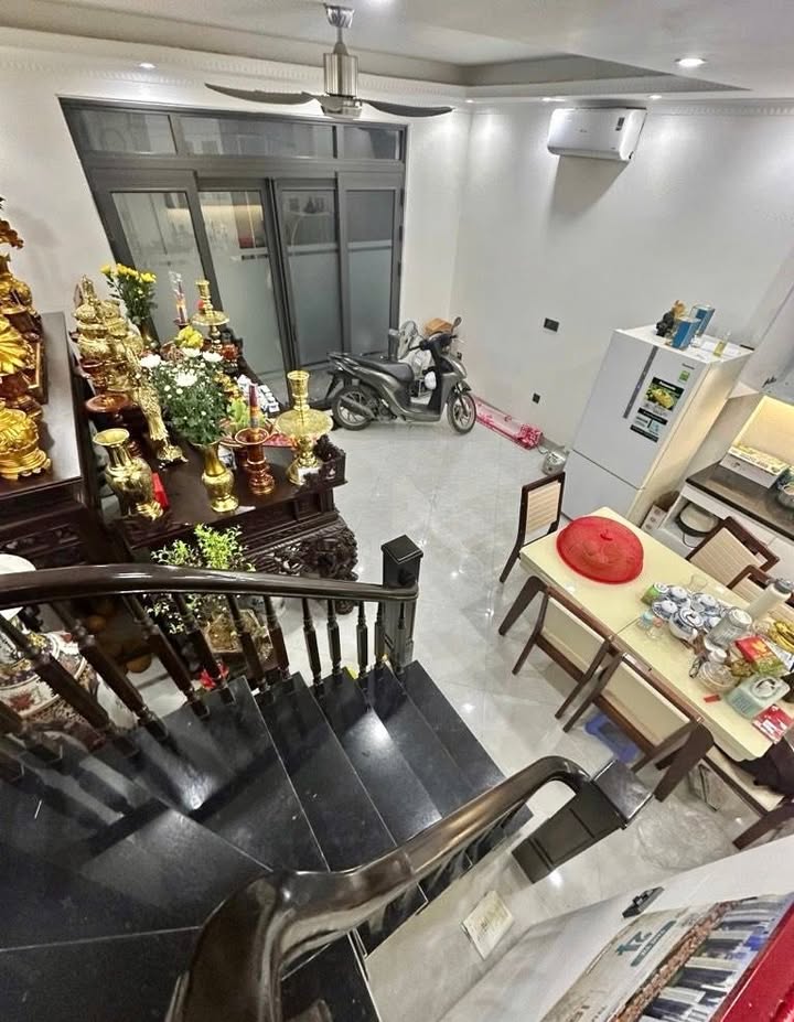 Nhà Trần Cung 40m² 5 Tầng - Sổ Đỏ Chính Chủ - Gần Ô Tô 8.x Tỷ