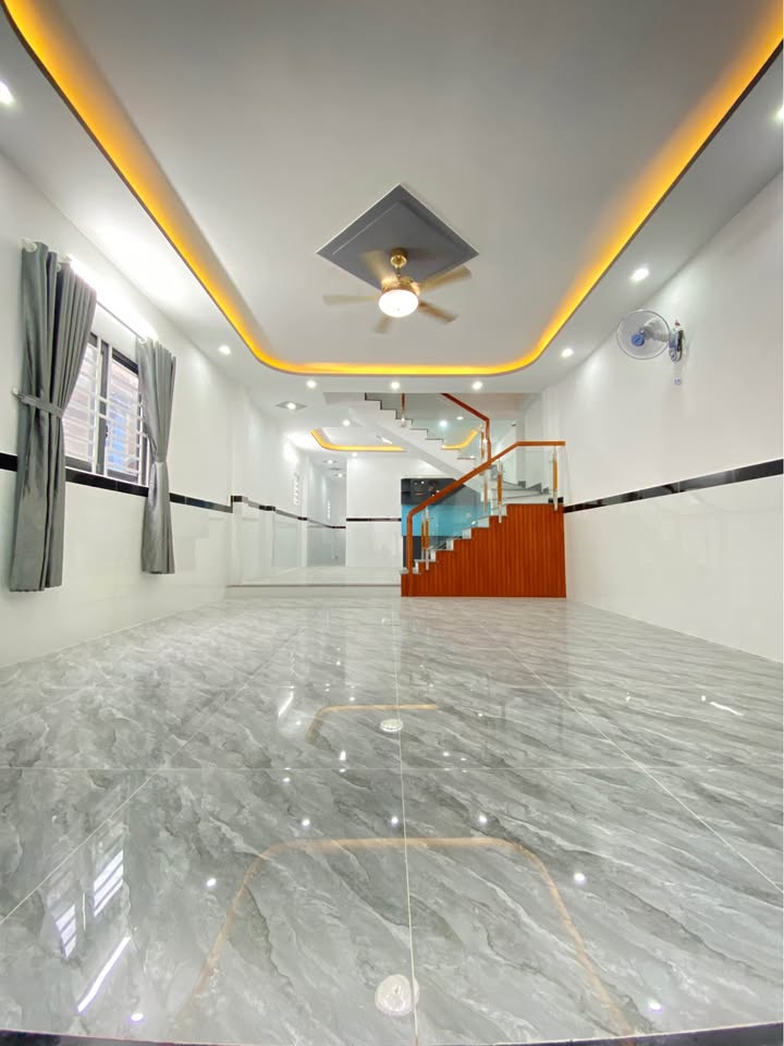 Nhà Trệt Lầu Hóc Môn 100m² giá 3.1 tỷ - Ô tô vào tận nhà!