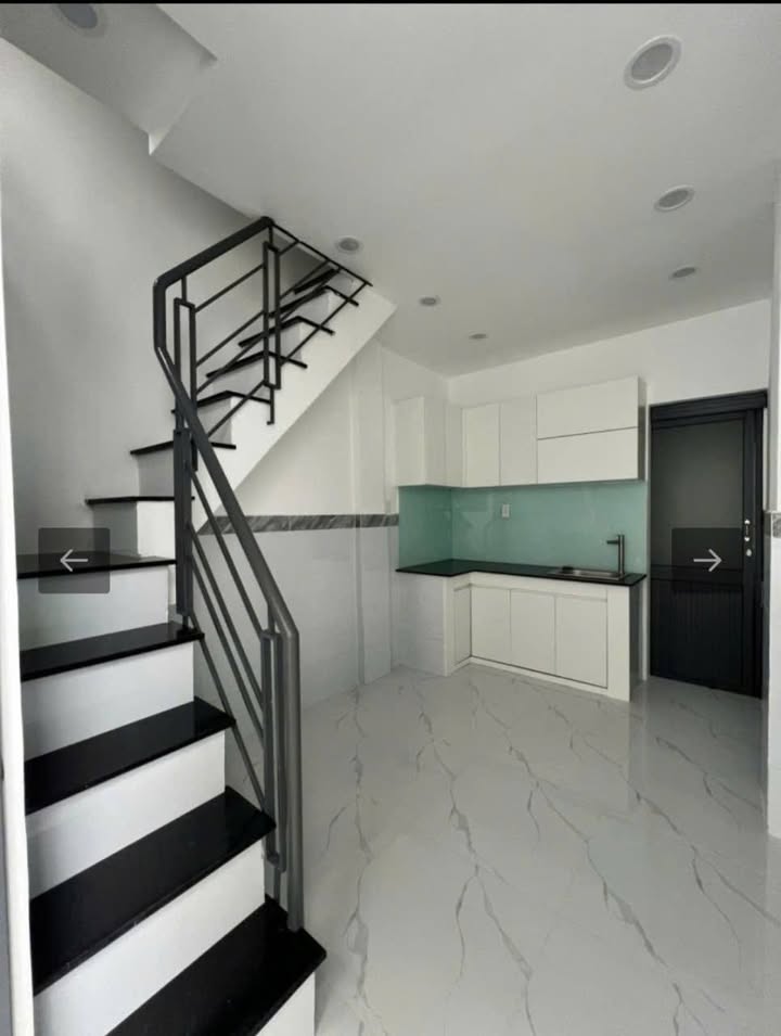 Nhà 2.05 Tỷ Linh Chiểu, Thủ Đức - 13m², 2 Lầu, Sổ Riêng, Sẵn Ở Ngay