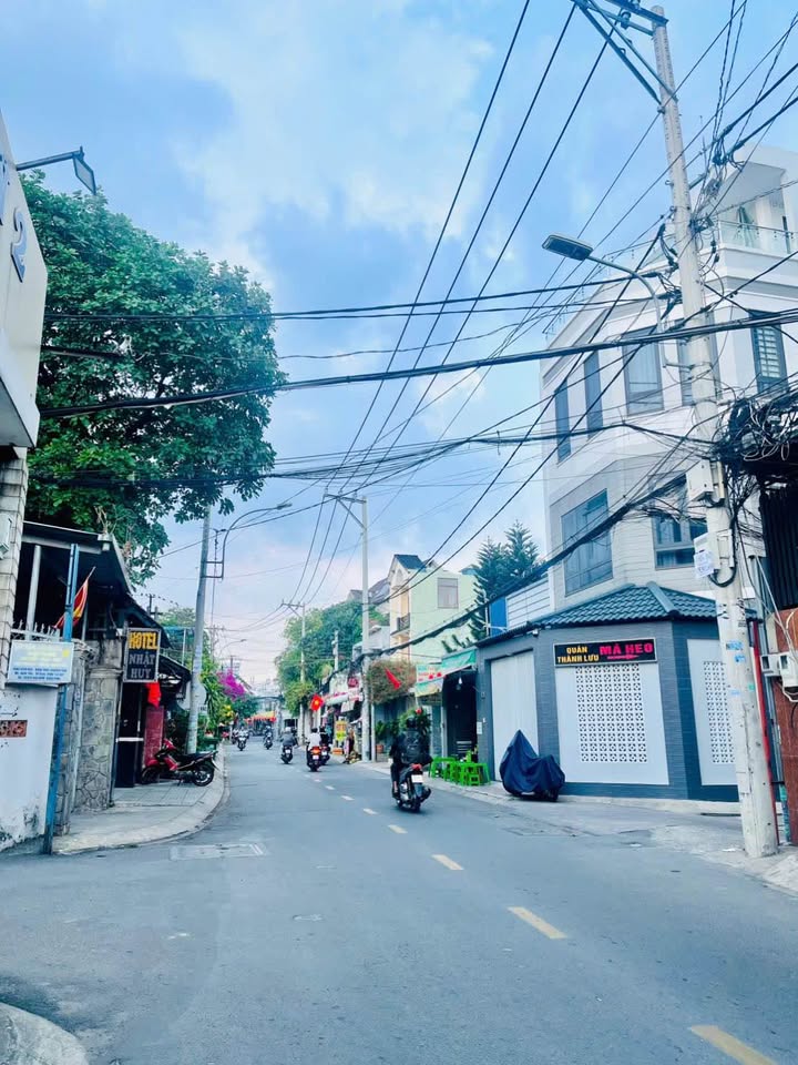 Nhà Phố Mặt Tiền Kinh Doanh Đường Số 9, Thủ Đức - 95m², 3 Tầng, Giá 13.5 Tỷ