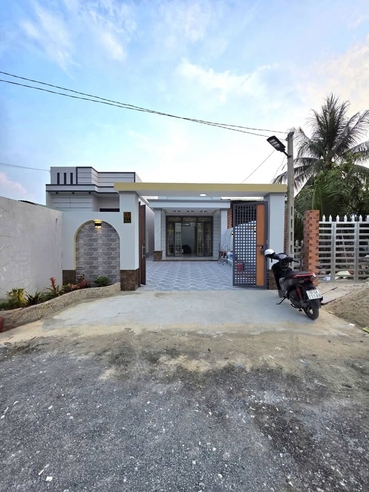 Nhà Riêng Hòa Thành Tây Ninh 396m² - Ô tô vào tận nhà, sổ đỏ sẵn!