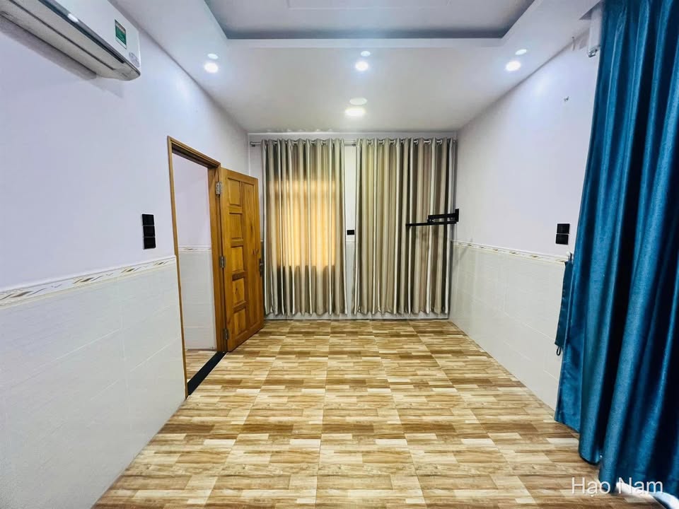 Biệt thự sân vườn Bà Điểm 300m² giá 20 triệu - Sẵn sàng ở ngay!