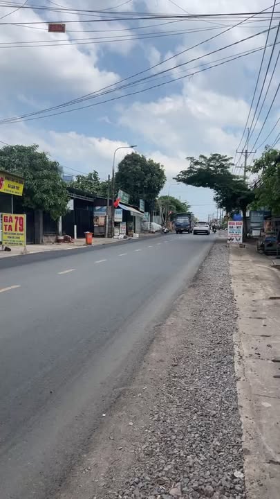 Nhà Mặt Tiền Nguyễn Hoàng - Kinh Doanh Sầm Uất Đồng Nai, 210m² - 2.79 Tỷ