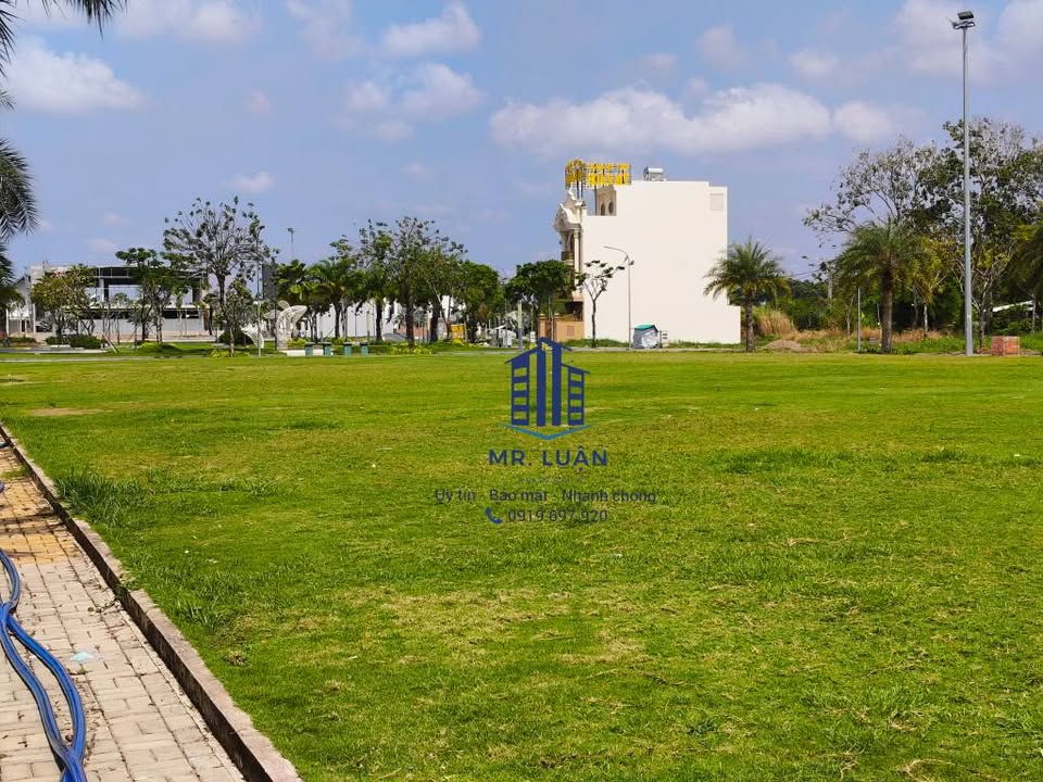 Đất Nền Mặt Tiền Công Viên Minh Thắng, Cà Mau - 100m² - 2.4 Tỷ