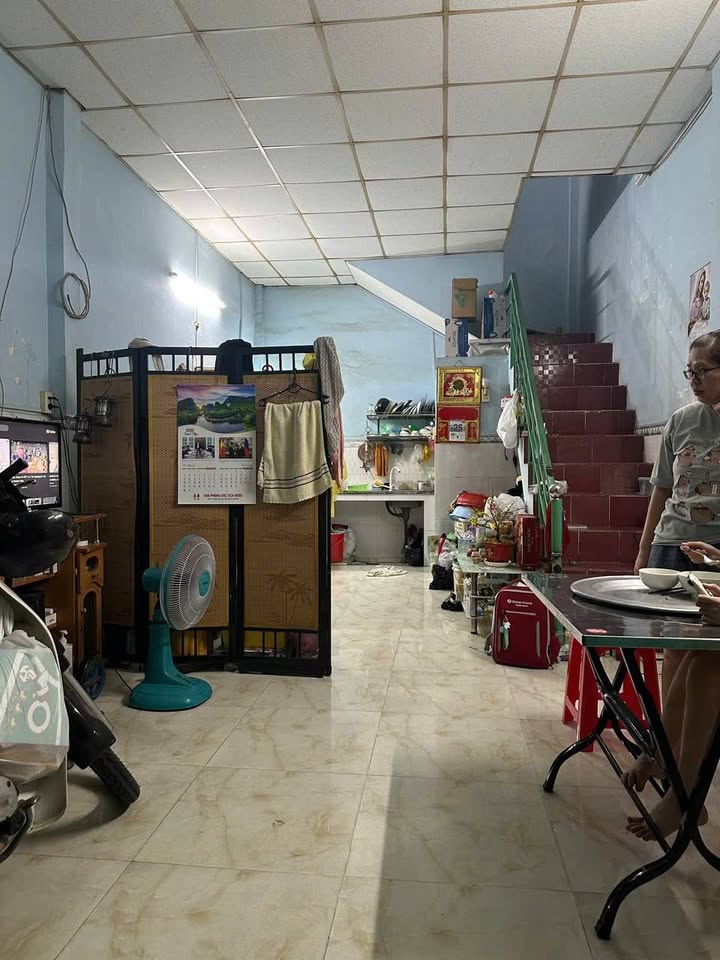 Nhà Riêng C2 Phạm Hùng 32m² - Ô tô vào tận nhà, giá 2.4 tỷ!