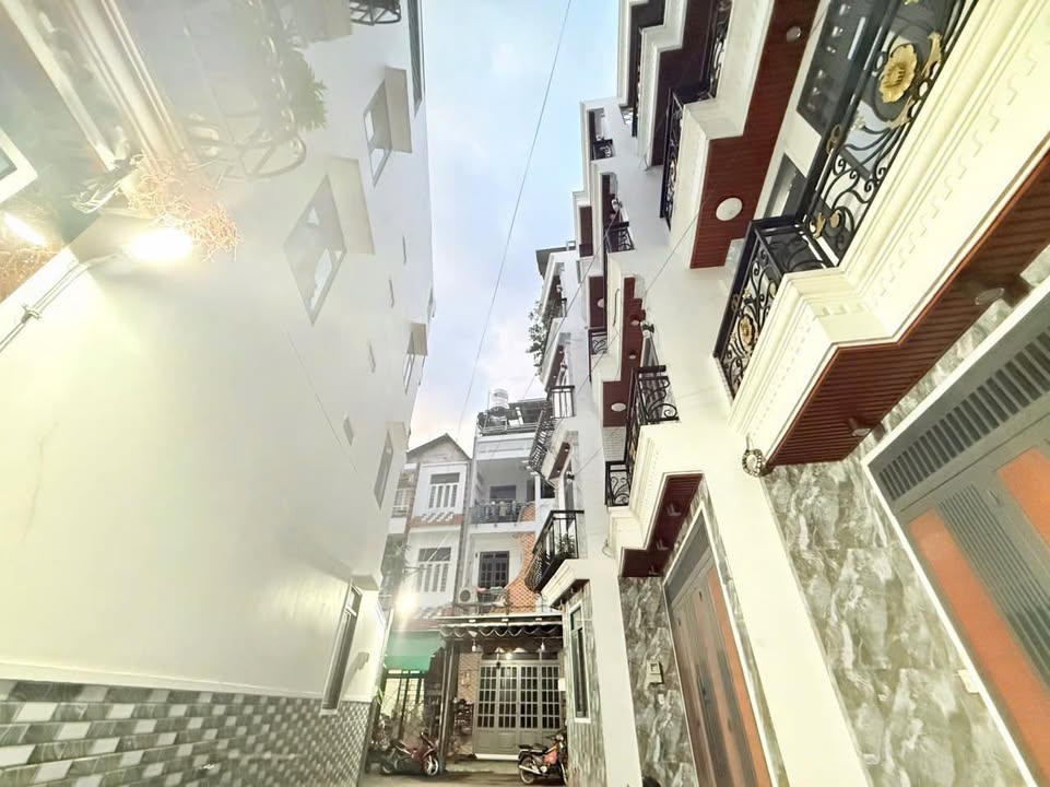 Nhà Phố Gò Vấp 115m² - Hẻm Xe Hơi, Gần Emart, Giá 5.99 Tỷ