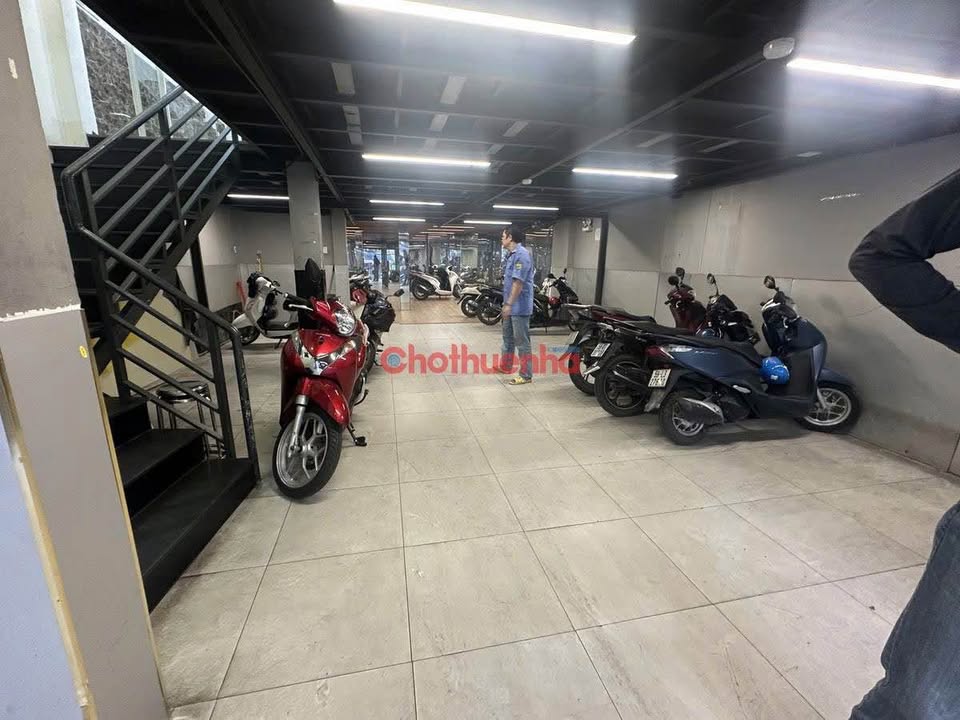 Nhà Mặt Tiền Nguyễn Văn Cừ Q1 – Ngang 7.5m, 5 Tầng – Kinh doanh đỉnh cao!