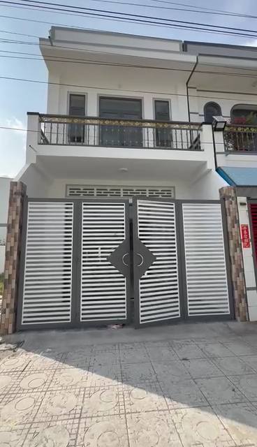 Nhà 2 Lầu Vĩnh Long 90m² - Mặt Tiền Nhựa, Ô Tô Tới Tận Nhà